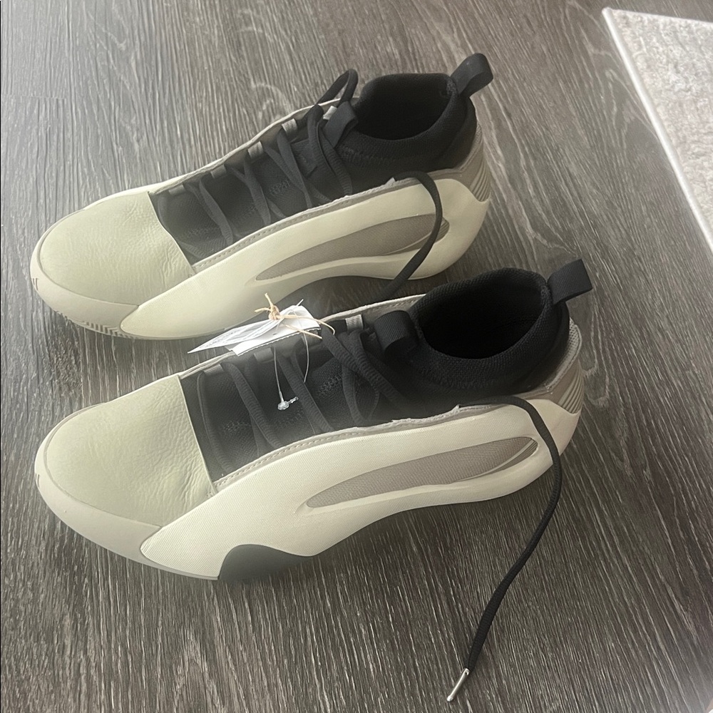 Men's  James Harden Volume 8, brand new, never worn, with tag, no box